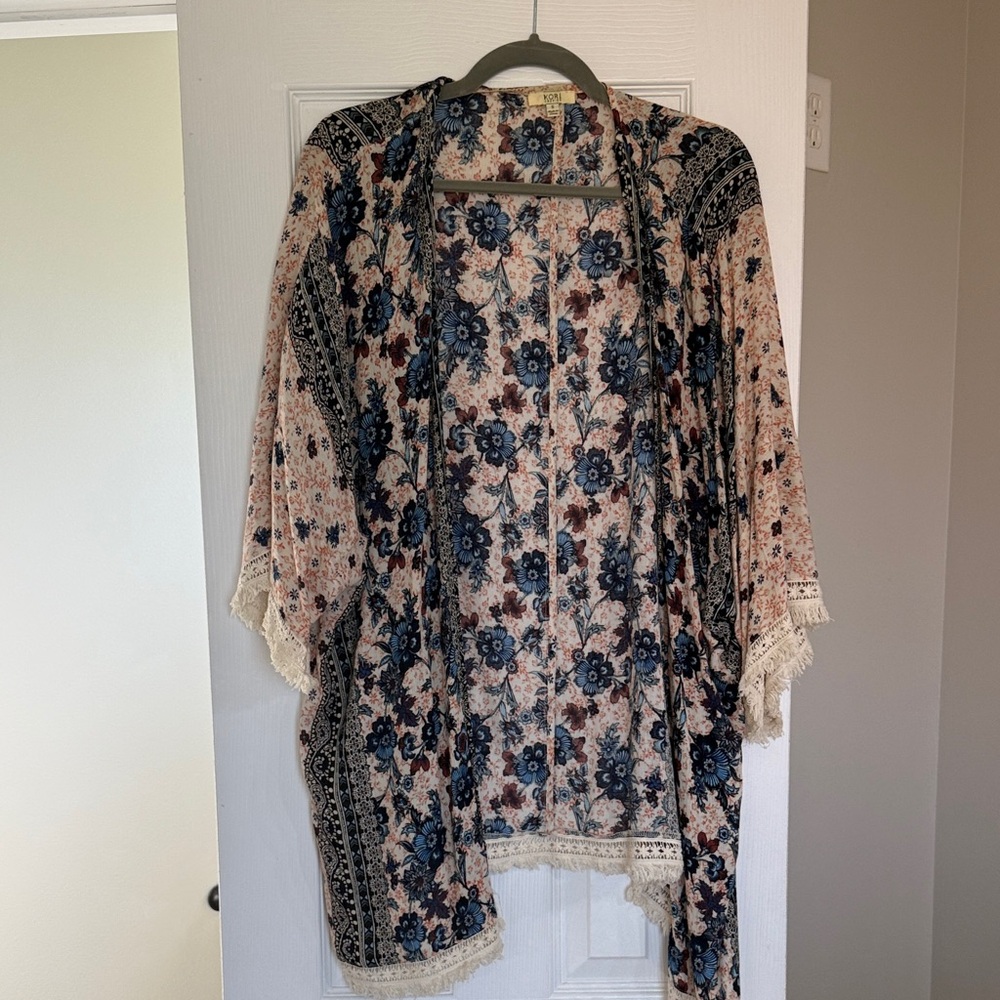 Kori Floral Patterned Top with Lace Accents